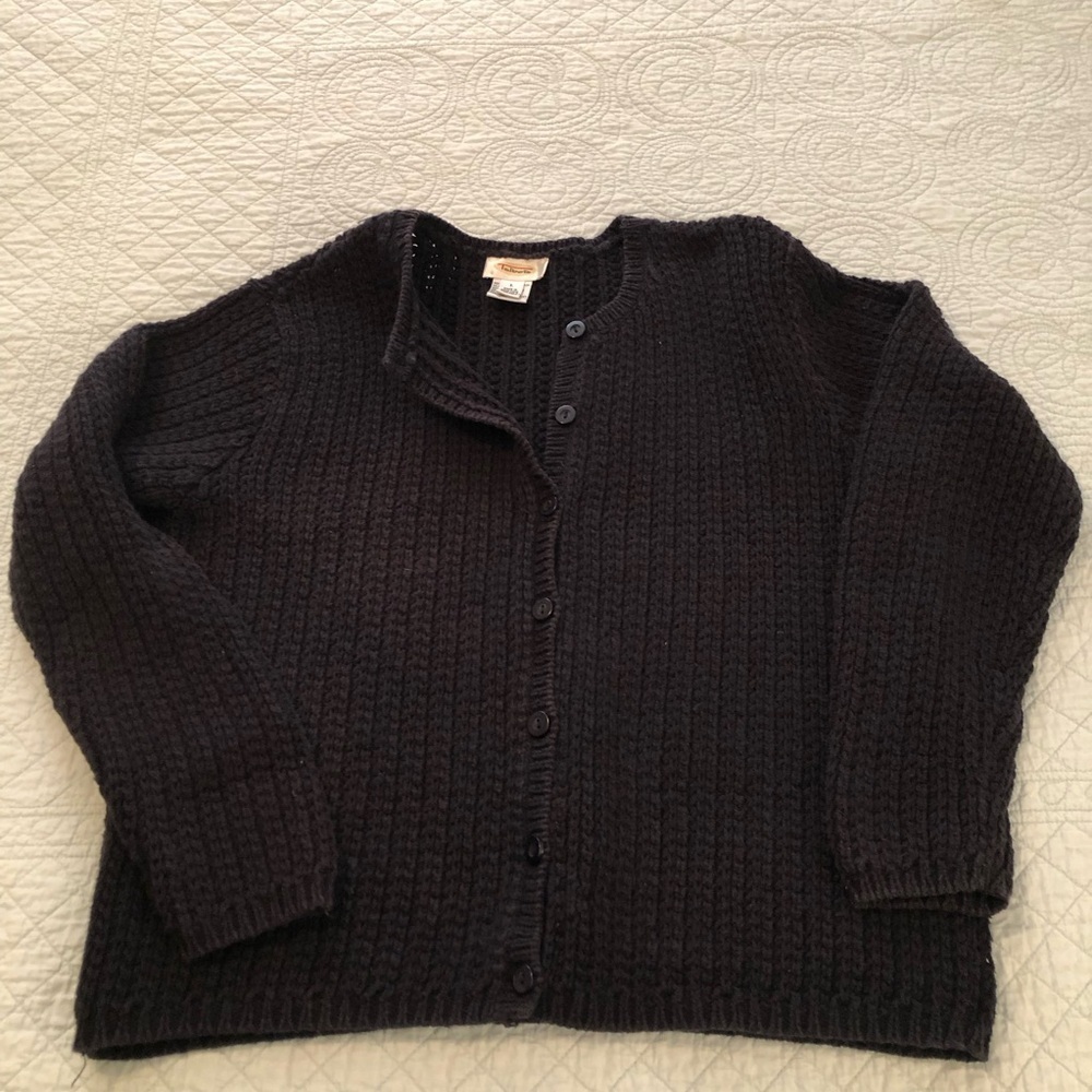 Sweater bundle. Size large and medium. - Picture 5 of 8